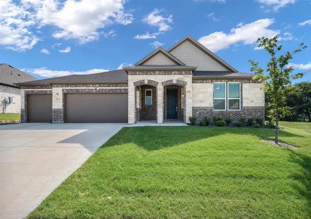 Homes for sale in Justin, TX | 1035 Auburn Dr, Justin, TX 76247 | MLS# 21315431