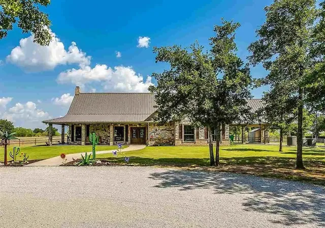 Homes for sale in Bowie, TX | 499 Ford Rd, Bowie, TX 76230 | MLS# 21295634