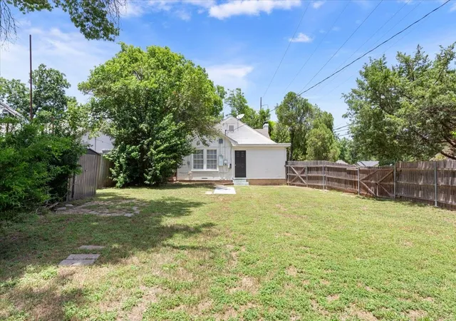 Homes for sale in Waco, TX | 2700 Cumberland Ave, Waco, TX 76707 | MLS# 21315361