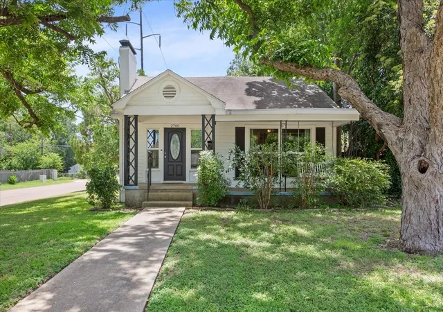 Homes for sale in Waco, TX | 2700 Cumberland Ave, Waco, TX 76707 | MLS# 21315361