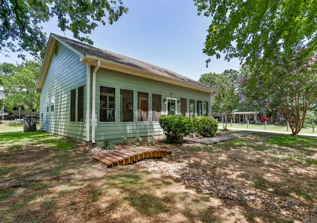 Photo 2 of Single family home for sale at 16 Park Tree Ln, Gordonville, TX 76245 | MLS# 21317169 | Listing updated on 2026-08-22