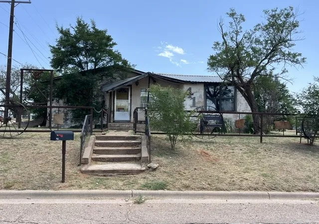 Homes for sale in Rotan, TX | 412 E 7th St, Rotan, TX 79546 | MLS# 21314787