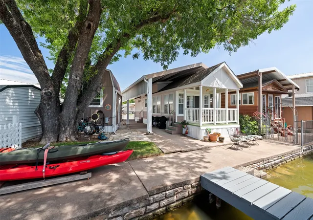 Photo 1 of Single family home for sale at 505 Brazos Harbor Dr, Granbury, TX 76048 | MLS# 21316636 | Listing updated on 2026-09-30