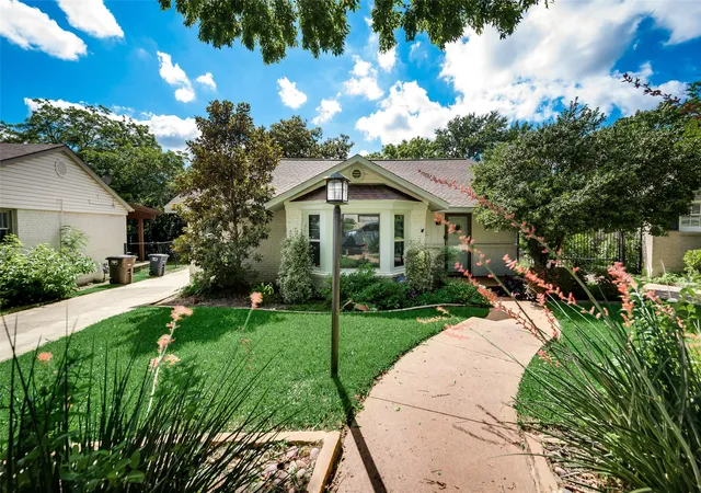 Photo 2 of Sale Pending at 2536 Walsh Ct, Fort Worth, TX 76109 | MLS# 21318113 | Listing updated on 2026-08-26