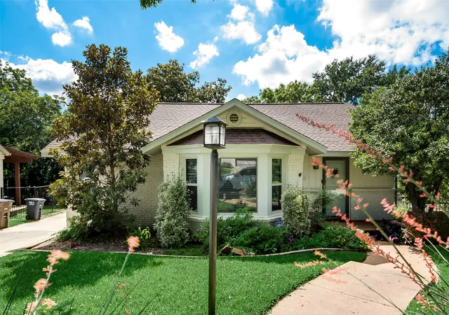 Photo 3 of Sale Pending at 2536 Walsh Ct, Fort Worth, TX 76109 | MLS# 21318113 | Listing updated on 2026-08-26
