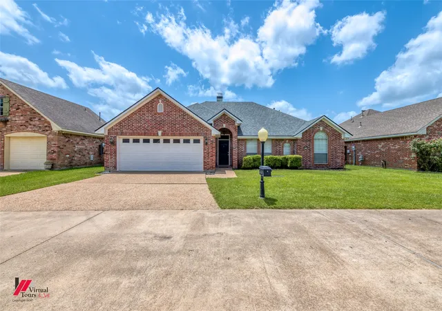 Photo 2 of Sale Pending at 2015 Meadow Bnd, Shreveport, LA 71118 | MLS# 21317722 | Listing updated on 2026-10-05