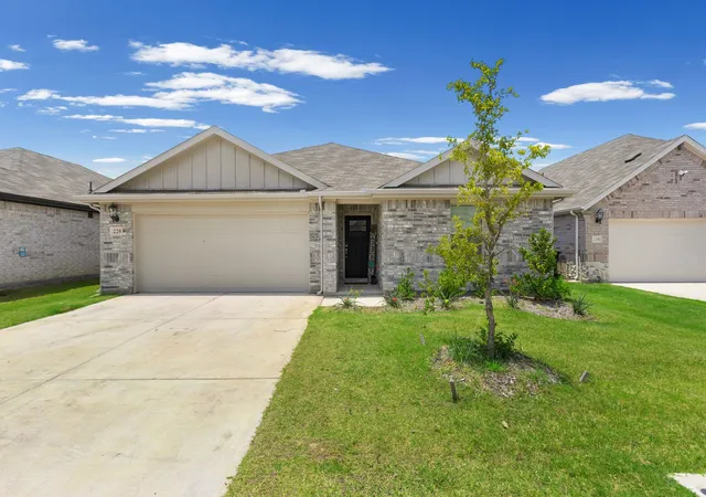 Photo 1 of Single family home for sale at 220 Sugarlands Dr, Greenville, TX 75402 | MLS# 21316875 | Listing updated on 2026-09-24