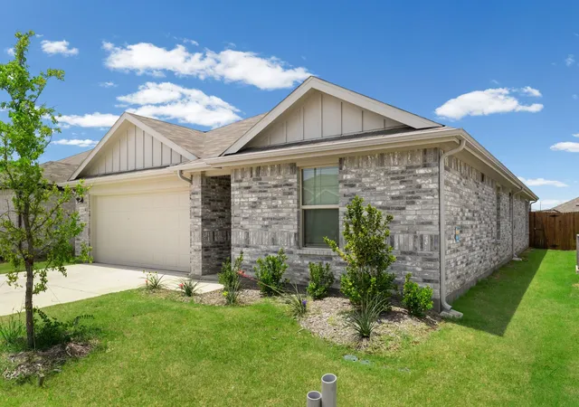 Photo 2 of Single family home for sale at 220 Sugarlands Dr, Greenville, TX 75402 | MLS# 21316875 | Listing updated on 2026-09-24