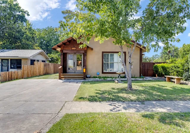 Homes for sale in Sherman, TX | 1416 N Cleveland Ave, Sherman, TX 75090 | MLS# 21318295