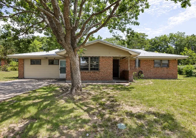 Homes for sale in Stephenville, TX | 575 N Charlotte Ave, Stephenville, TX 76401 | MLS# 21317760