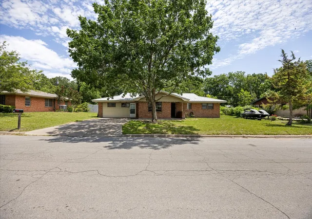 Homes for sale in Stephenville, TX | 575 N Charlotte Ave, Stephenville, TX 76401 | MLS# 21317760