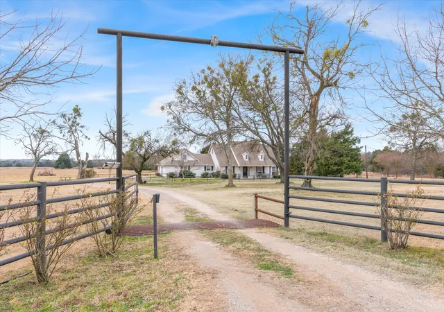 Photo 3 of Single family home for sale at 9111 County Road 313, Terrell, TX 75161 | MLS# 21318249 | Listing updated on 2026-09-29