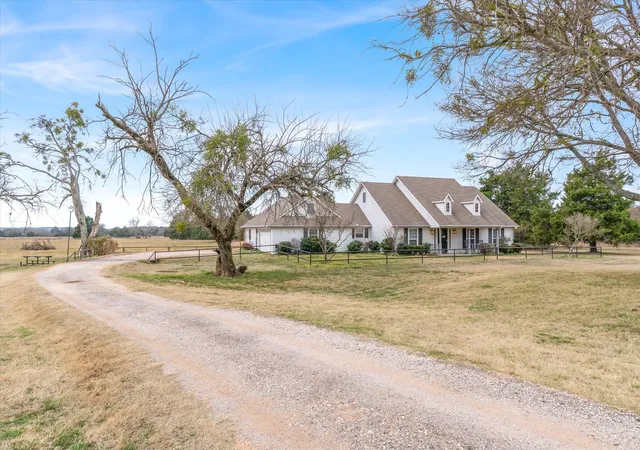 Photo 3 of Single family home for sale at 9111 County Road 313, Terrell, TX 75161 | MLS# 21318249 | Listing updated on 2026-09-29