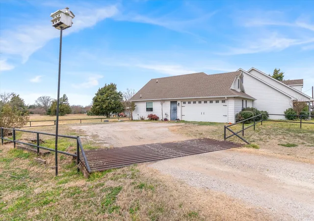 Photo 4 of Single family home for sale at 9111 County Road 313, Terrell, TX 75161 | MLS# 21318249 | Listing updated on 2026-09-29