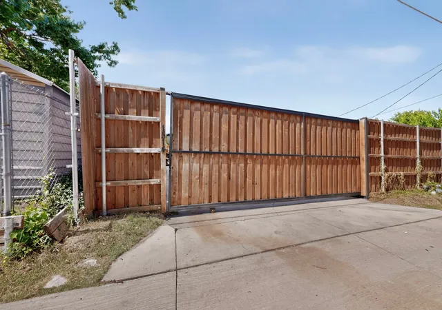 Homes for sale in Garland, TX | 1514 Douglas Dr, Garland, TX 75041 | MLS# 21317143