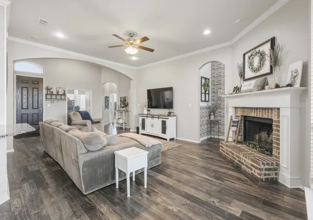 Photo 4 of House for sale at 413 Green Ct, Nevada, TX 75173 | MLS# 21318337 | Listing updated on 2026-08-29