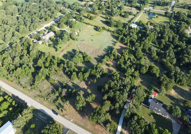 Photo 2 of Sale Pending at 8005 Vista Lago St, Azle, TX 76020 | MLS# 21318385 | Listing updated on 2026-09-03
