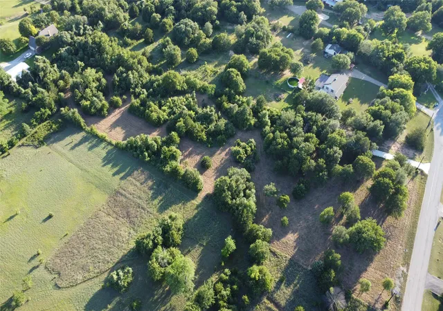 Photo 3 of Sale Pending at 8005 Vista Lago St, Azle, TX 76020 | MLS# 21318385 | Listing updated on 2026-09-03