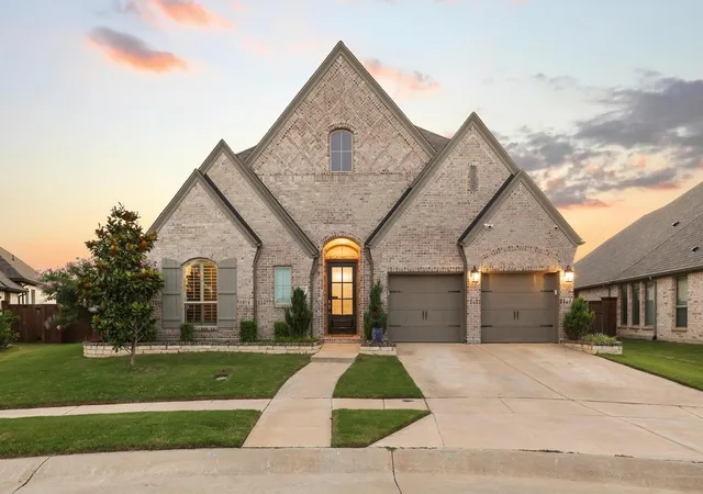 Photo 2 of Single family home for sale at 1732 Cannon St, Van Alstyne, TX 75495 | MLS# 21314487 | Listing updated on 2026-08-22