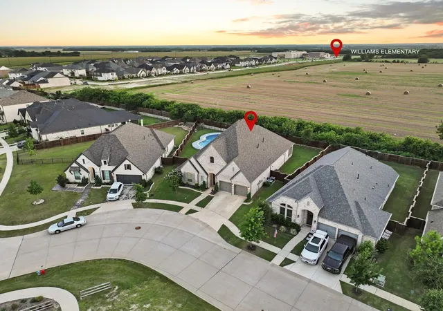 Photo 3 of Single family home for sale at 1732 Cannon St, Van Alstyne, TX 75495 | MLS# 21314487 | Listing updated on 2026-08-22