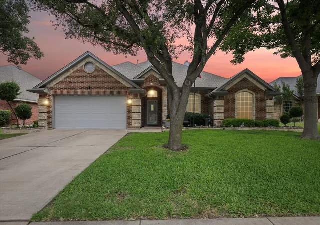Photo 2 of Single family home for sale at 568 Willowview Dr, Saginaw, TX 76179 | MLS# 21317251 | Listing updated on 2026-08-31