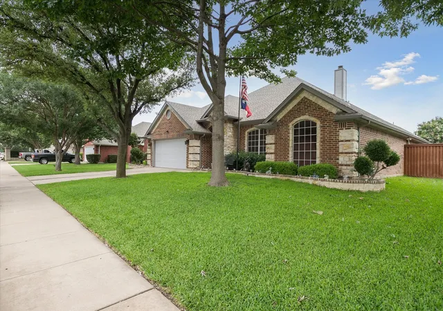 Photo 3 of Single family home for sale at 568 Willowview Dr, Saginaw, TX 76179 | MLS# 21317251 | Listing updated on 2026-08-31