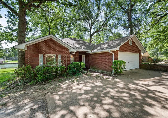 Homes for sale in Streetman, TX | 280 Shadow Oaks Dr, Streetman, TX 75859 | MLS# 21313681