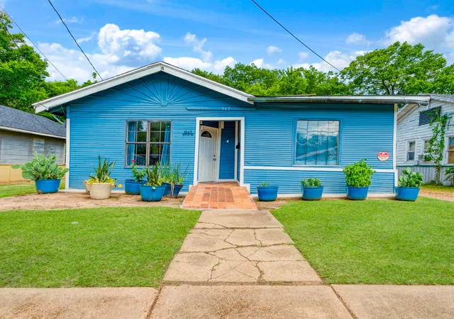 Photo 1 of Single family home for sale at 947 Se 6th St, Paris, TX 75460 | MLS# 21317537 | Listing updated on 2026-07-27
