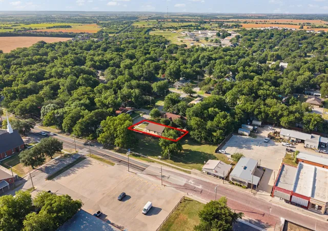Homes for sale in Grandview, TX | 102 S 4th St, Grandview, TX 76050 | MLS# 21311441