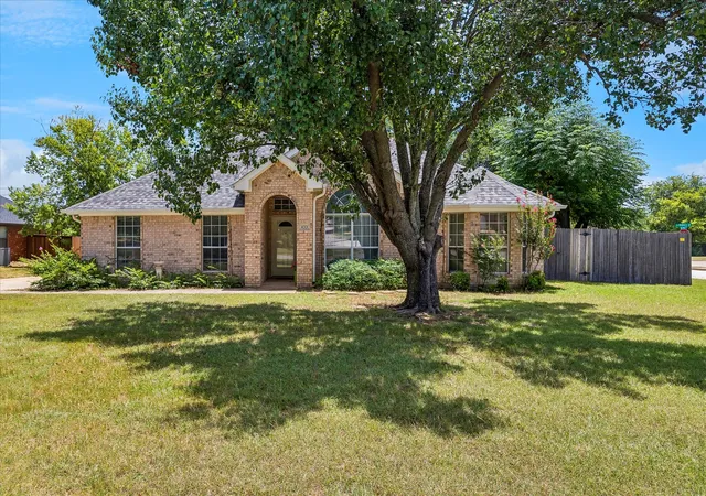 Homes for sale in Burleson, TX | 433 Sherwood Ct, Burleson, TX 76028 | MLS# 21317619