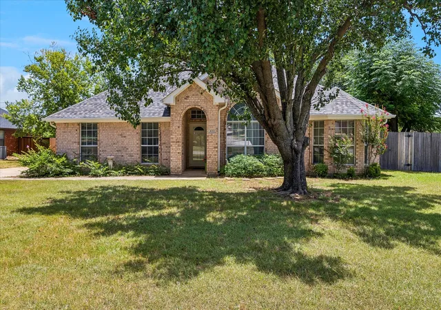 Homes for sale in Burleson, TX | 433 Sherwood Ct, Burleson, TX 76028 | MLS# 21317619