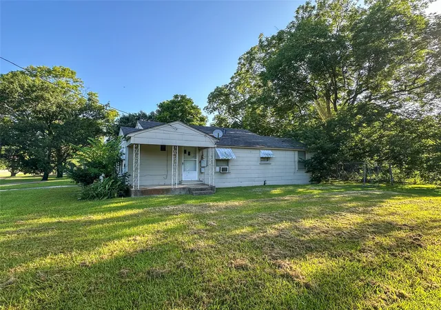 Homes for sale in Clarksville, TX | 1105 S Donoho Street, Clarksville, TX 75426 | MLS# 21318546