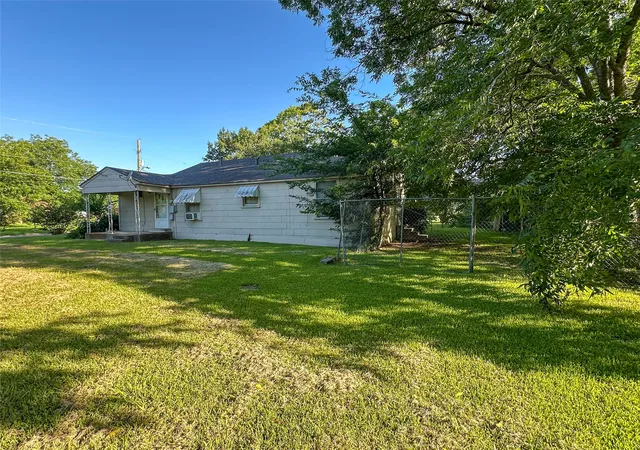 Homes for sale in Clarksville, TX | 1105 S Donoho Street, Clarksville, TX 75426 | MLS# 21318546