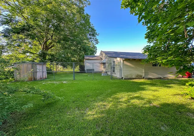 Homes for sale in Clarksville, TX | 1105 S Donoho Street, Clarksville, TX 75426 | MLS# 21318546
