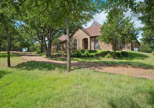 Photo 3 of Single family home for sale at 704 Mcmakin Rd, Bartonville, TX 76226 | MLS# 21317592 | Listing updated on 2026-08-19
