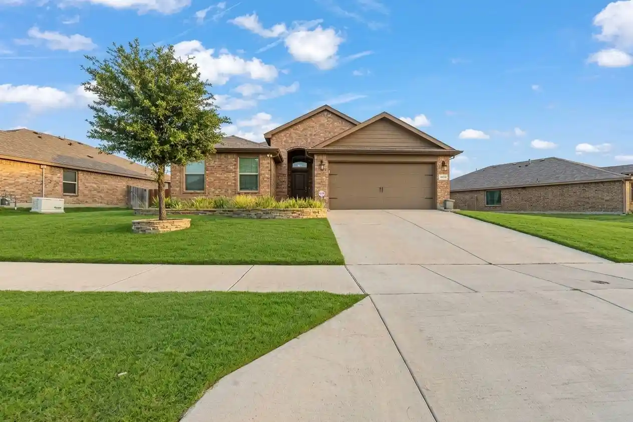 Photo 1 of Single family home for sale at 4600 Fringetree Wy, Crowley, TX 76036 | MLS# 21314670 | Listing updated on 2026-10-17