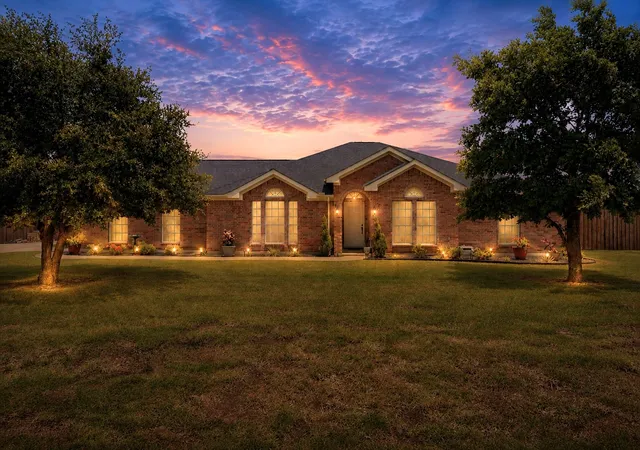 Homes for sale in Venus, TX | 1108 Chestnut Dr, Venus, TX 76084 | MLS# 21298965