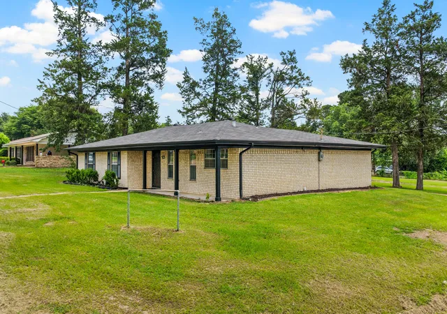 Photo 3 of Single family home for sale at 607 W Campbell Rd, Linden, TX 75563 | MLS# 21318632 | Listing updated on 2026-09-23