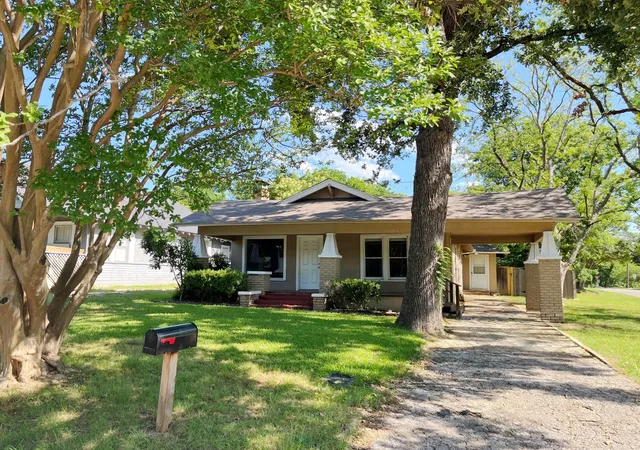 Homes for sale in Denison, TX | 1601 W Bond St, Denison, TX 75020 | MLS# 21318689