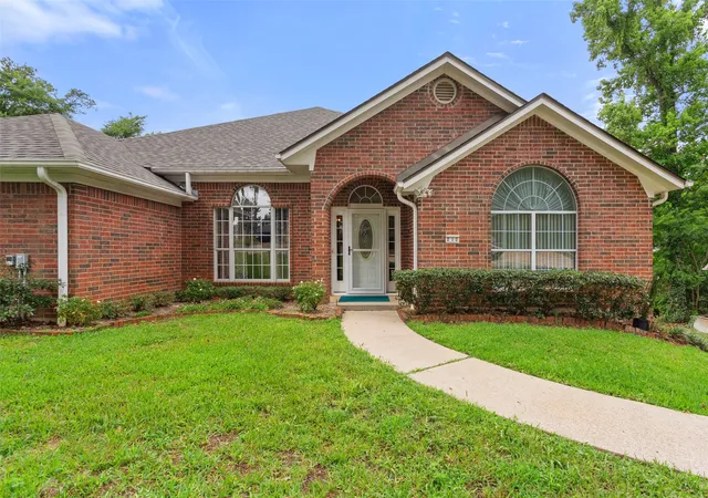 Homes for sale in Hideaway, TX | 212 E Hideaway Ln, Hideaway, TX 75771 | MLS# 21307071