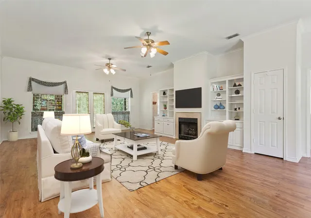 Photo 4 of Single family home for sale at 212 E Hideaway Ln, Lindale, TX 75771 | MLS# 21307071 | Listing updated on 2026-07-17