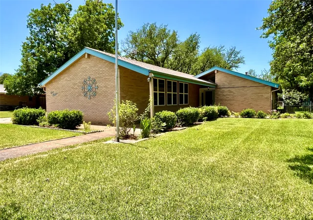 Homes for sale in Hamilton, TX | 416 Jones St, Hamilton, TX 76531 | MLS# 21318726