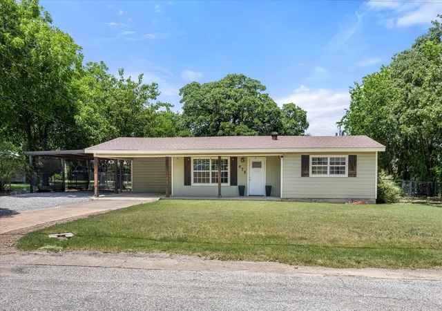 Homes for sale in Stephenville, TX | 675 W Elm St, Stephenville, TX 76401 | MLS# 21318358