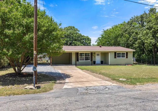 Homes for sale in Stephenville, TX | 675 W Elm St, Stephenville, TX 76401 | MLS# 21318358