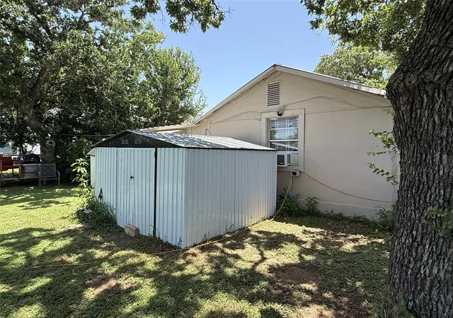 Homes for sale in Brownwood, TX | 2803 Avenue C, Brownwood, TX 76801 | MLS# 21318784