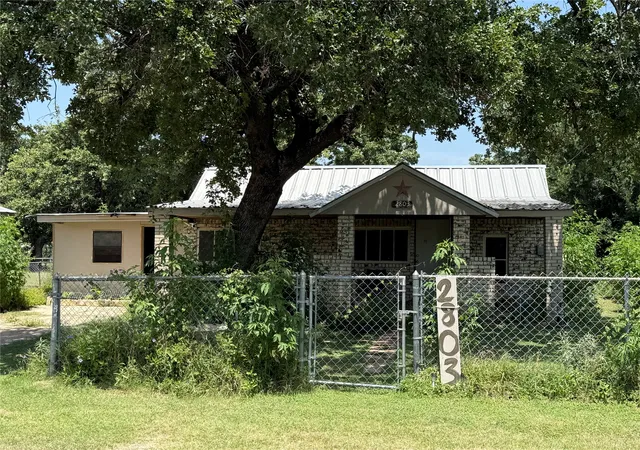 Homes for sale in Brownwood, TX | 2803 Avenue C, Brownwood, TX 76801 | MLS# 21318784