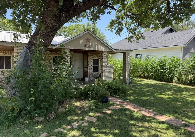 Homes for sale in Brownwood, TX | 2803 Avenue C, Brownwood, TX 76801 | MLS# 21318784