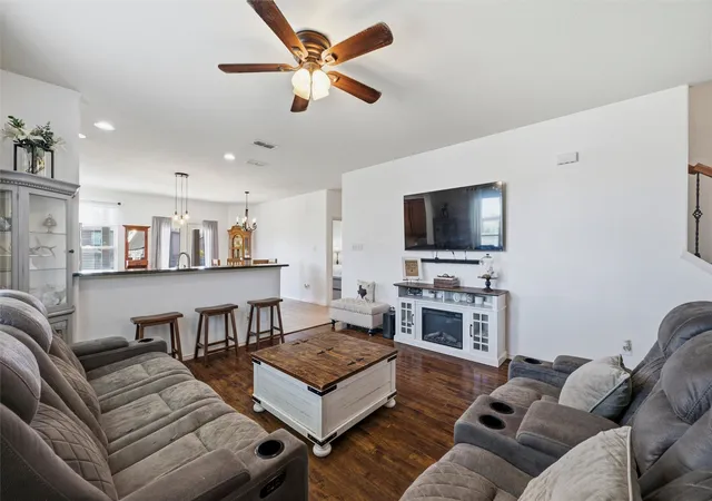 Photo 4 of Single family home for sale at 2904 Big Horn Bluff Ct, Fort Worth, TX 76108 | MLS# 21318464 | Listing updated on 2026-08-31