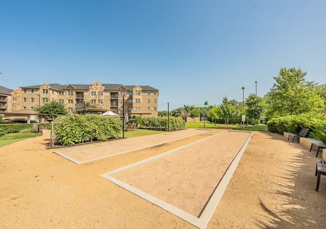 Listing Photo 3 - Condo for sale in building located at 1735 Wittington Pl, Farmers Branch, TX 75234 - Unit #3206