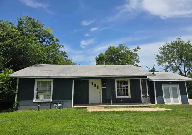 Homes for sale in Sulphur Springs, TX | 1021 Mulberry St, Sulphur Springs, TX 75482 | MLS# 21316211